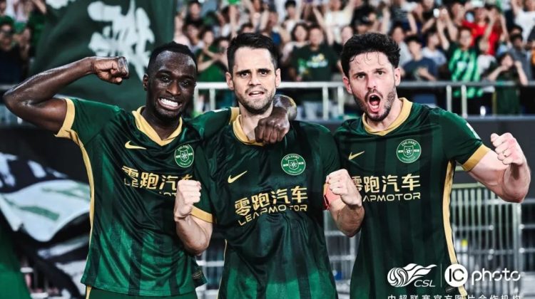 【绿城逍遥随笔】弗兰克第132次代表球队出场 成为队史出场第一的外援缩略图